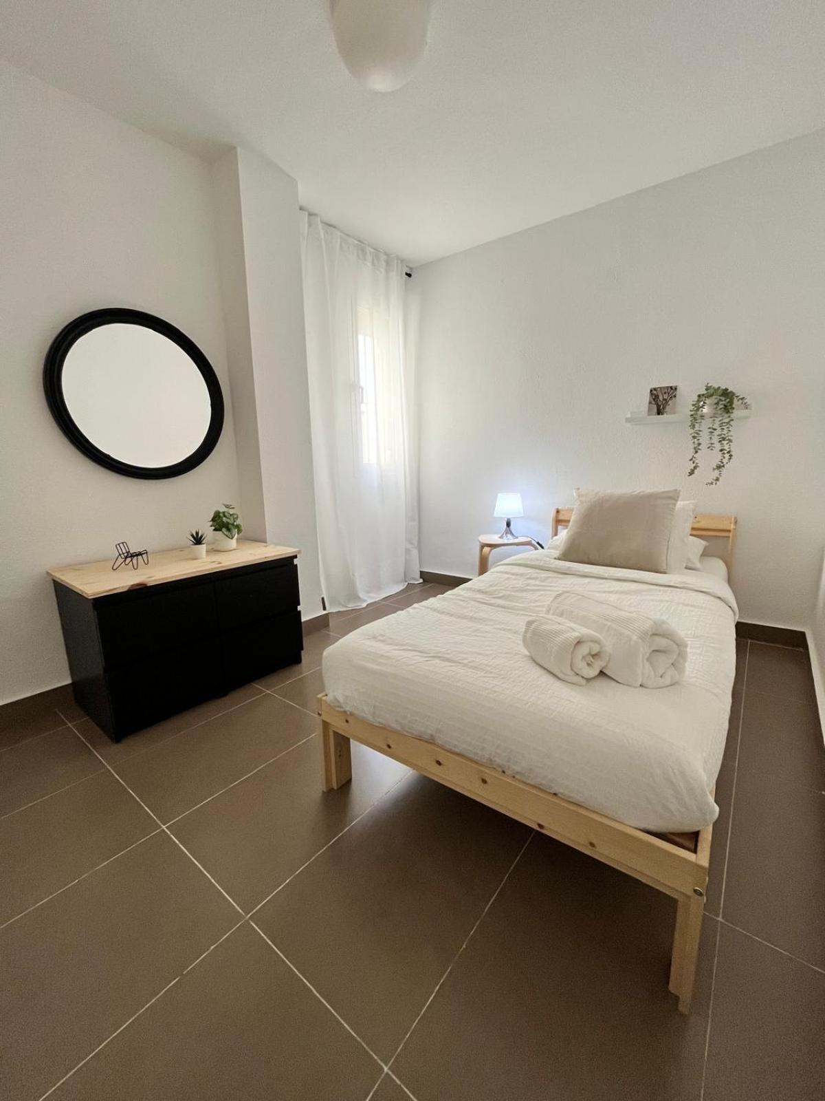 Malaga Prime Location - Stylish Apartment With Free Wifi, Free Parking, Steps From The Historic Center المظهر الخارجي الصورة